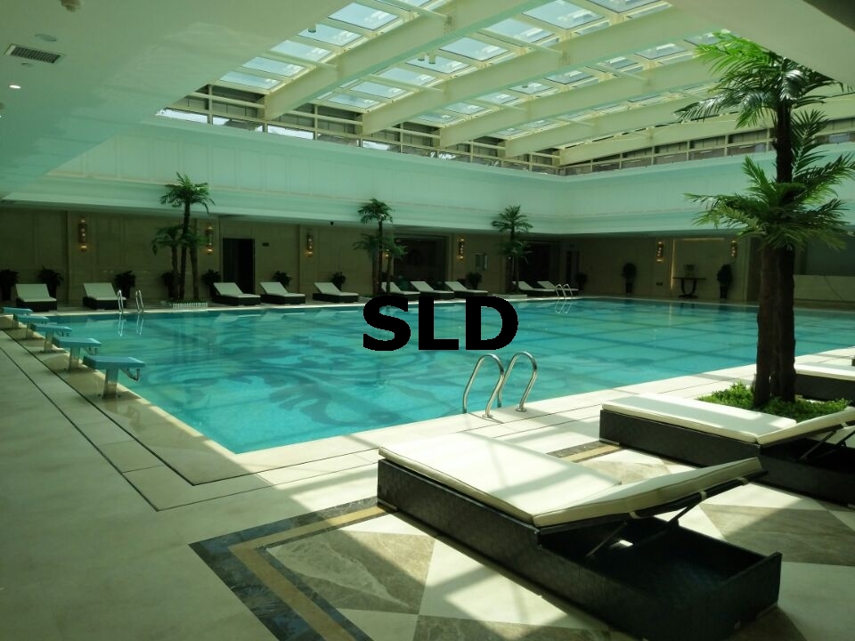 室內游泳池周邊裝飾,如何兼顧美觀與防滑安全?